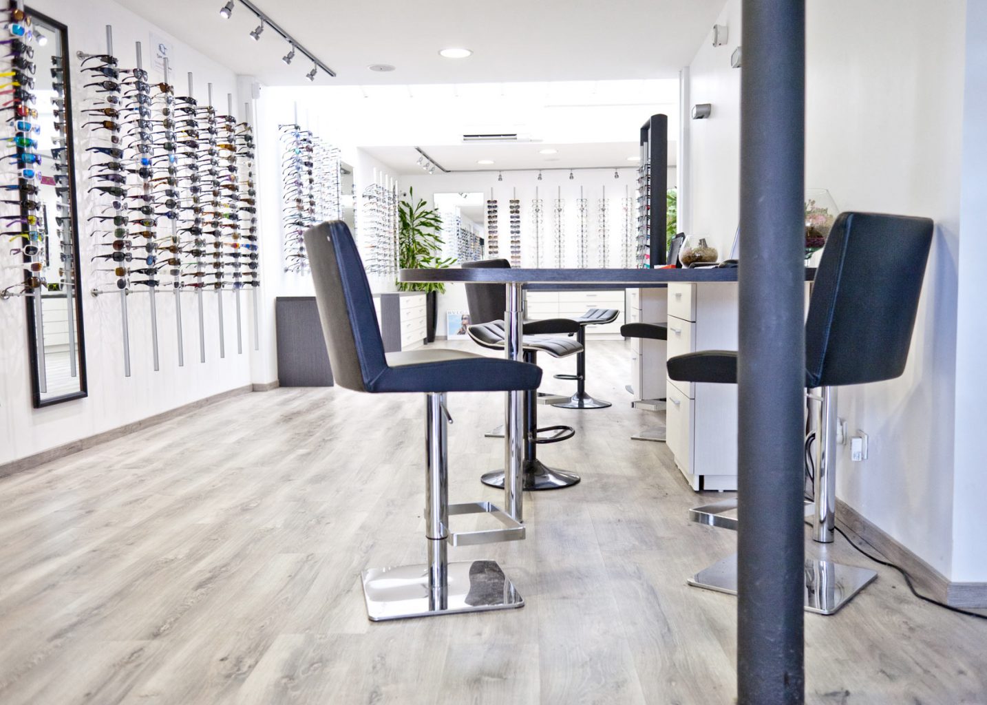 OPTICIEN