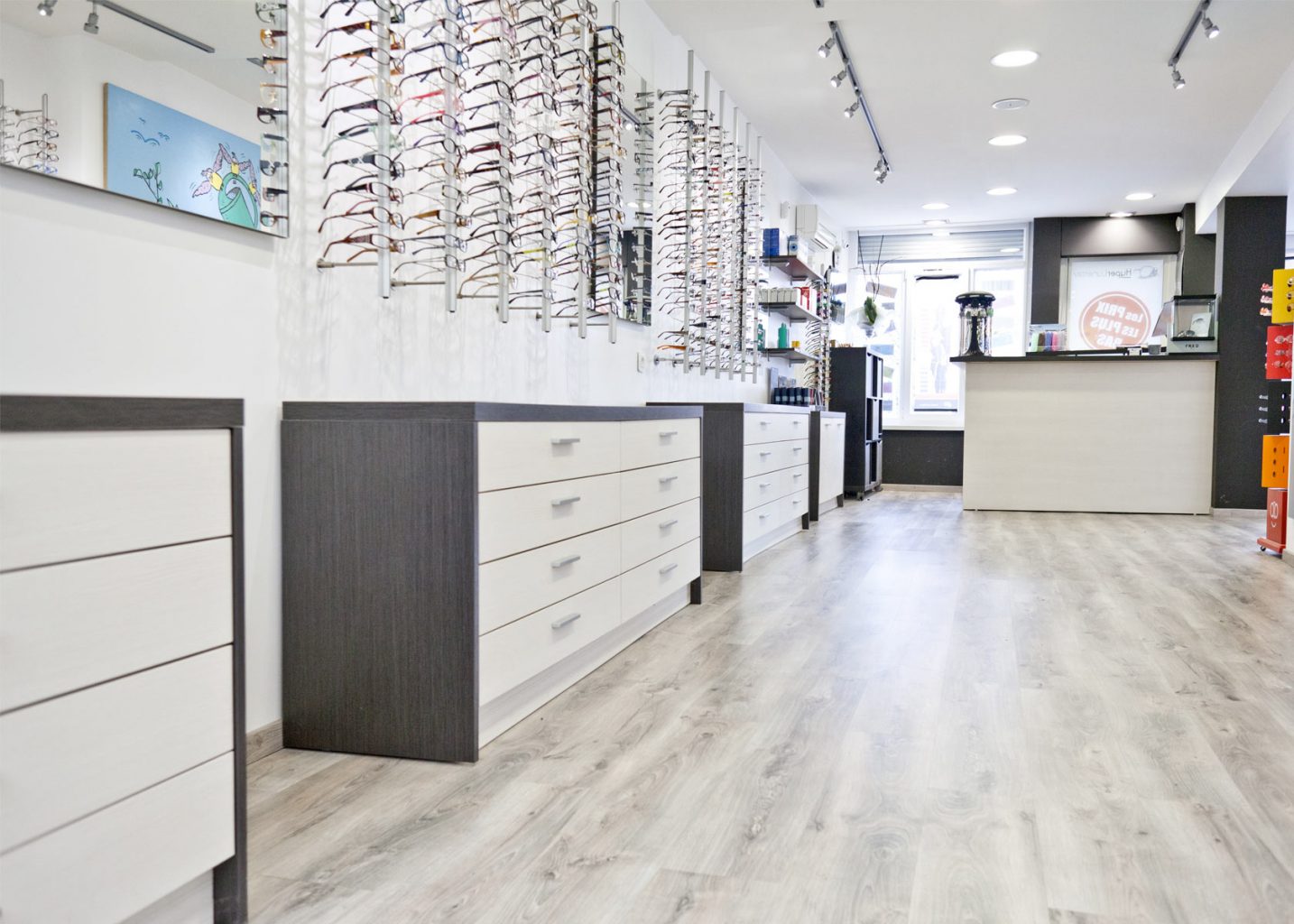 OPTICIEN